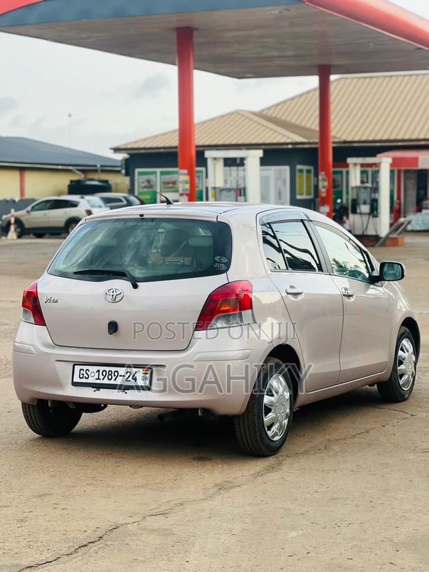 Toyota Vitz 1.3 AWD 5dr 2009 Gray
