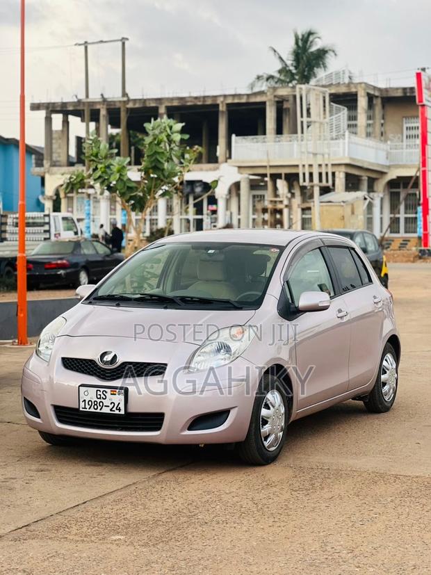 Toyota Vitz 1.3 AWD 5dr 2009 Gray