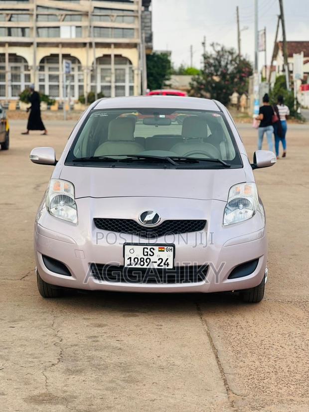 Toyota Vitz 1.3 AWD 5dr 2009 Gray