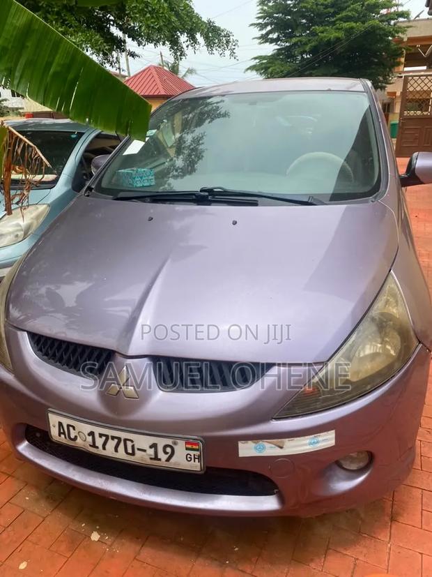 Mitsubishi Grandis 2006 Gray