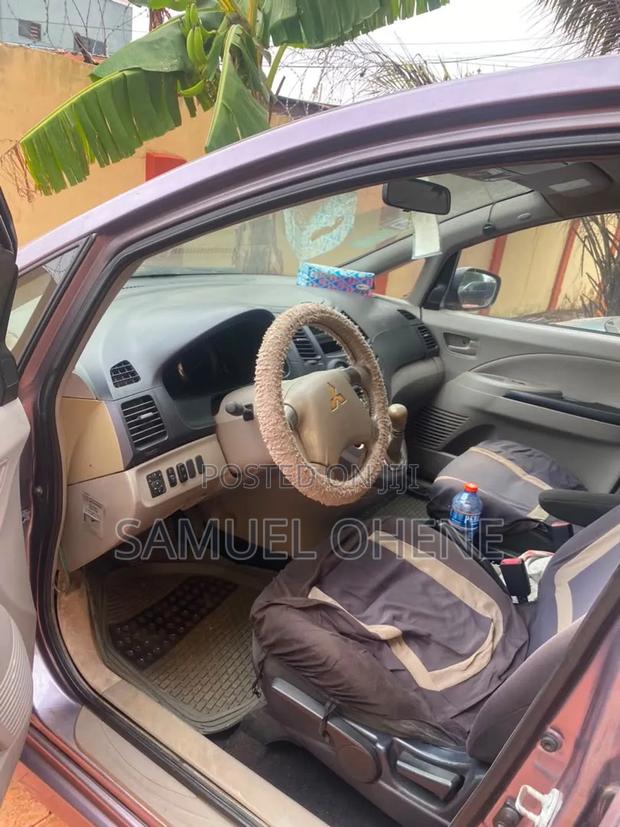 Mitsubishi Grandis 2006 Gray