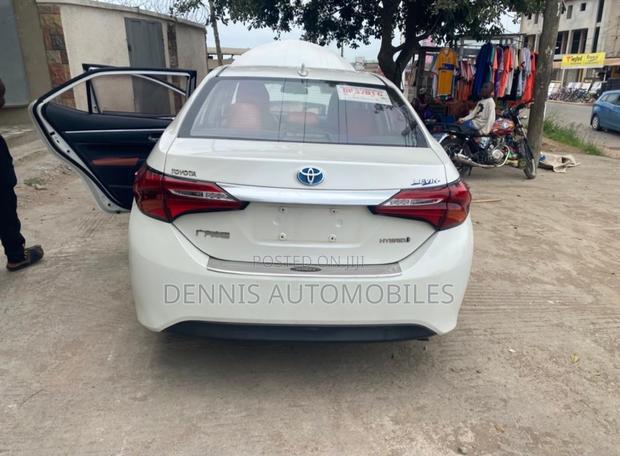 Toyota Levin Hybrid Sport 2019 White