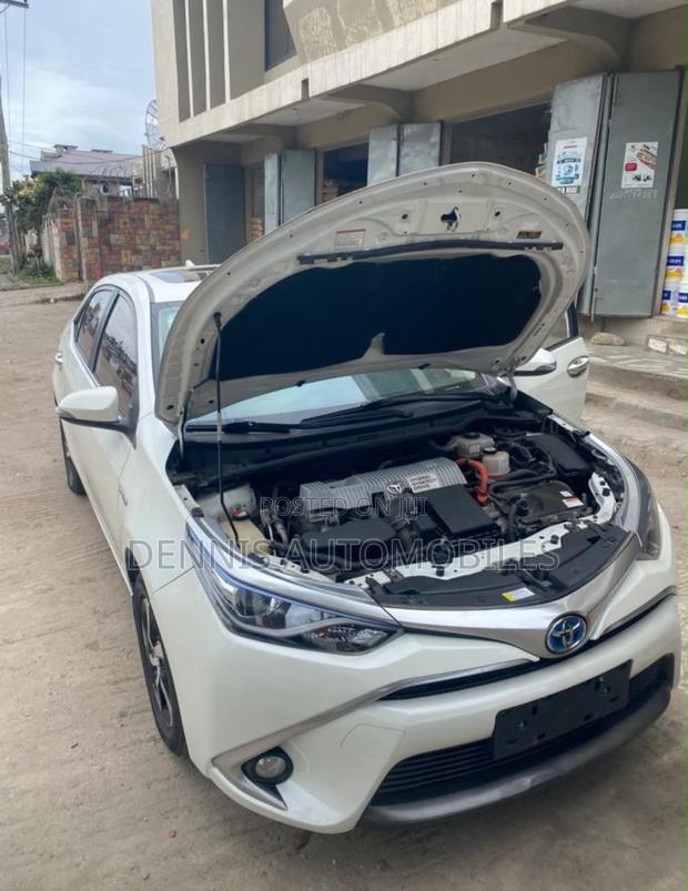 Toyota Levin Hybrid Sport 2019 White