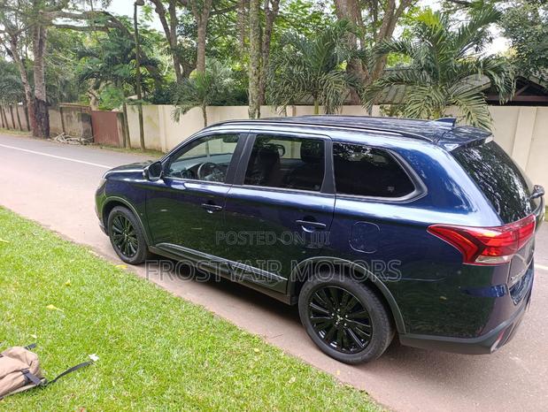 Mitsubishi Outlander 2020 Blue