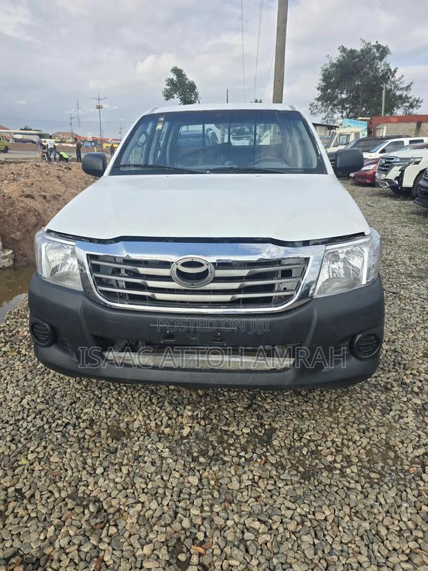 Toyota Hilux 2012 White