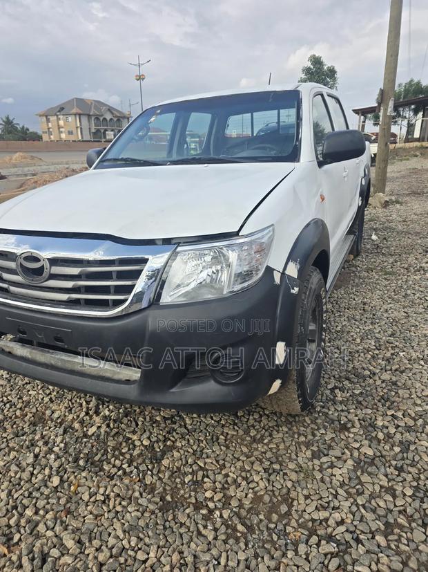 Toyota Hilux 2012 White