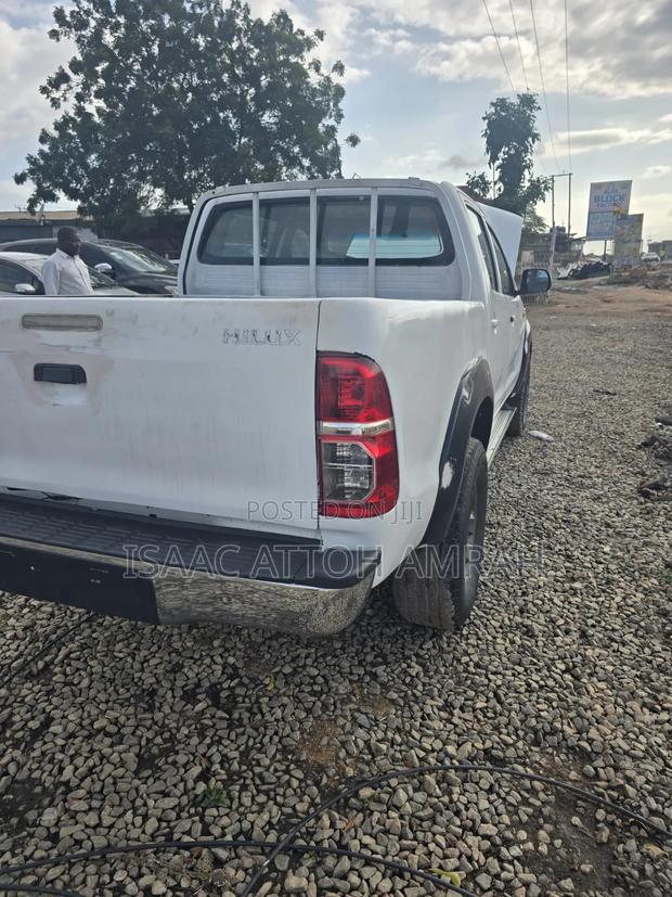 Toyota Hilux 2012 White