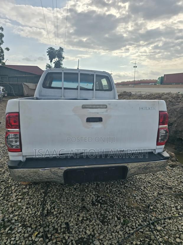 Toyota Hilux 2012 White