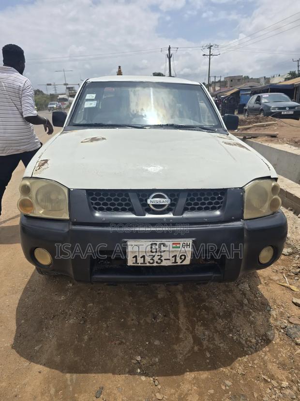 Nissan Hardbody 2014 White