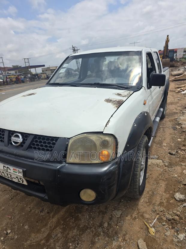 Nissan Hardbody 2014 White
