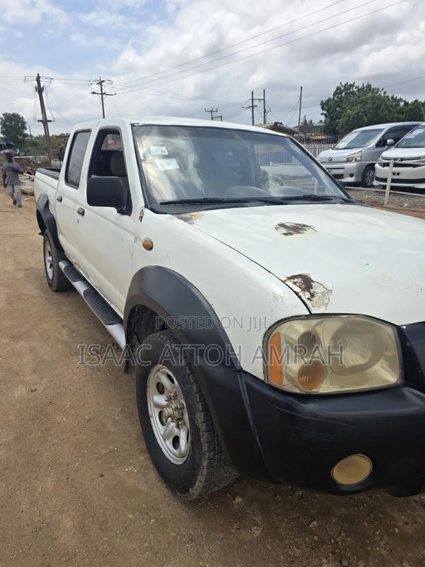 Nissan Hardbody 2014 White