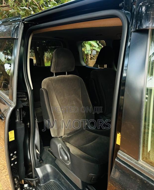 Toyota Voxy V 4WD 7-Seater 2012 Black