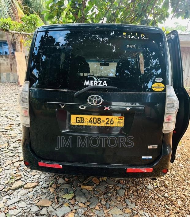 Toyota Voxy V 4WD 7-Seater 2012 Black