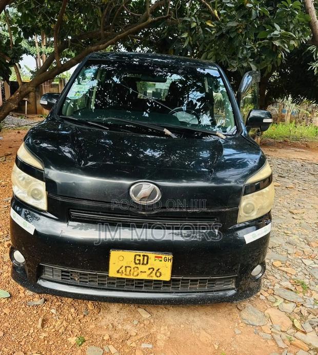 Toyota Voxy V 4WD 7-Seater 2012 Black
