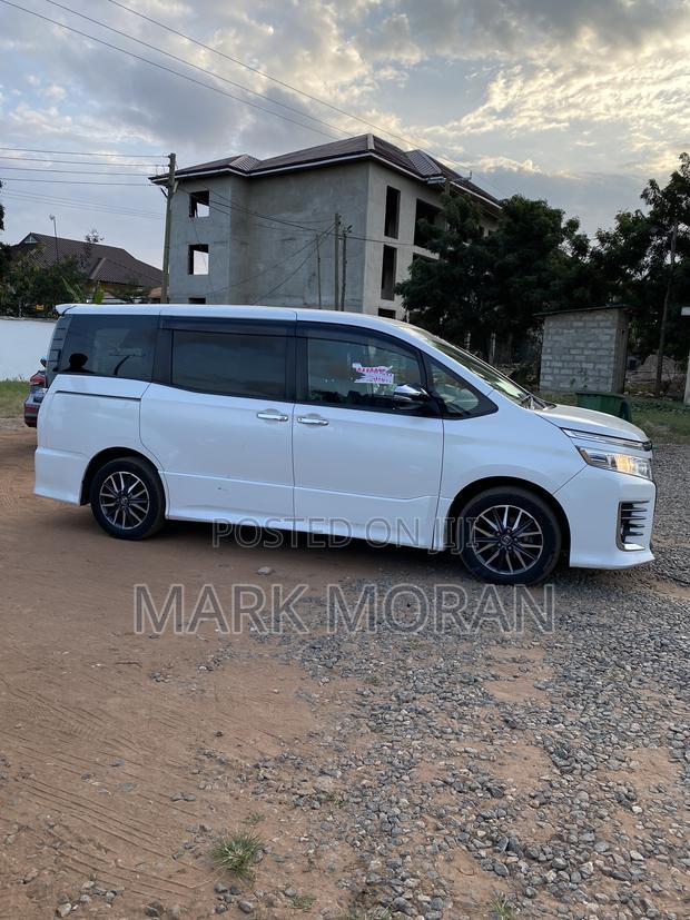 Toyota Voxy 2015 White