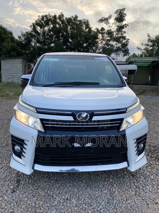 Toyota Voxy 2015 White