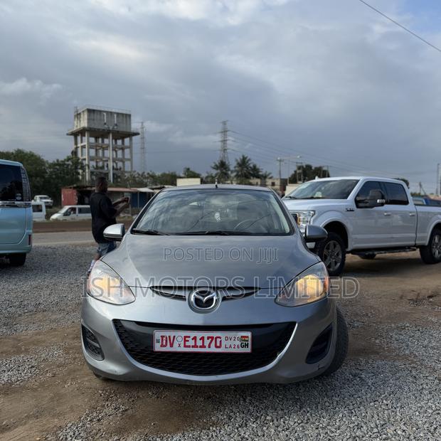 Mazda 2 1.5 Touring 2011 Gray