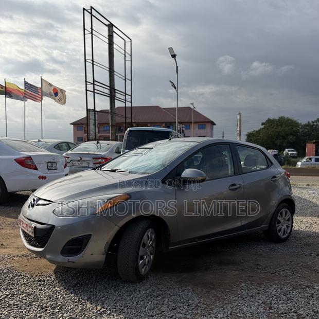 Mazda 2 1.5 Touring 2011 Gray