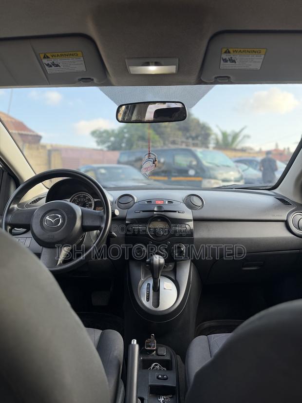 Mazda 2 1.5 Touring 2011 Gray