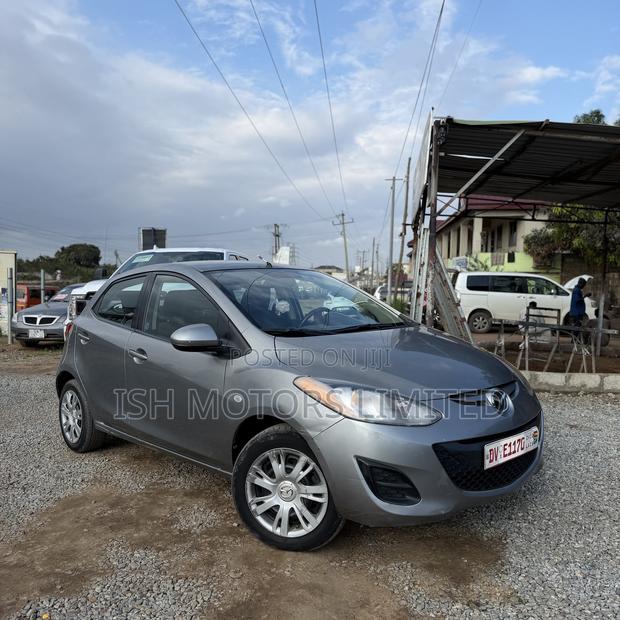Mazda 2 1.5 Touring 2011 Gray