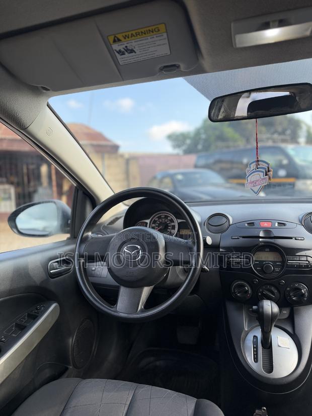 Mazda 2 1.5 Touring 2011 Gray