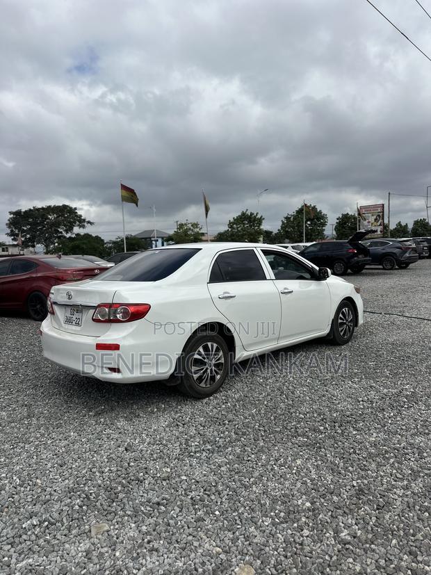 Toyota Corolla LE 4dr Sedan (1.8L 4cyl 4A) 2012 White