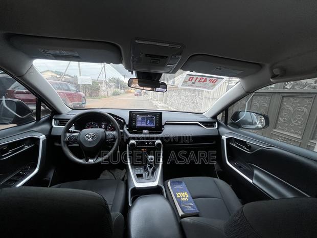 Toyota RAV4 LE 2021 Black