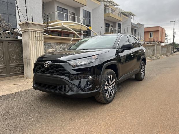 Toyota RAV4 LE 2021 Black