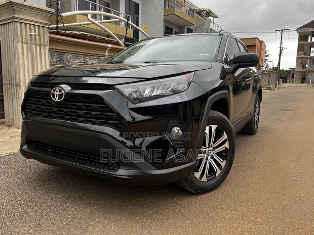 Toyota RAV4 LE 2021 Black
