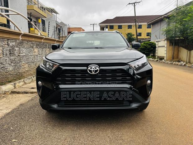 Toyota RAV4 LE 2021 Black