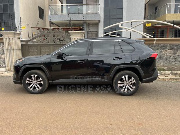 Toyota RAV4 LE 2021 Black