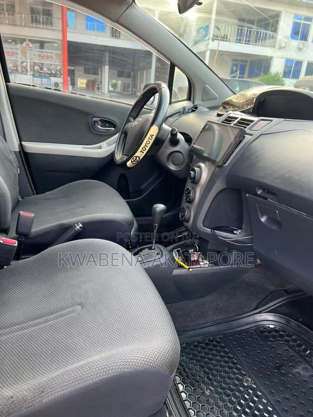 Toyota Vitz 2010 Black