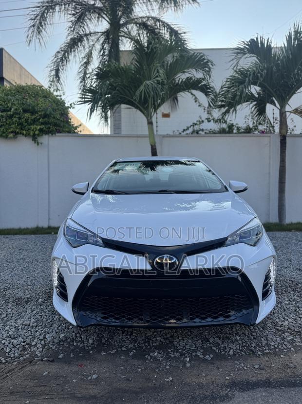 Toyota Corolla SE (1.8L 4cyl 2A) 2019 White