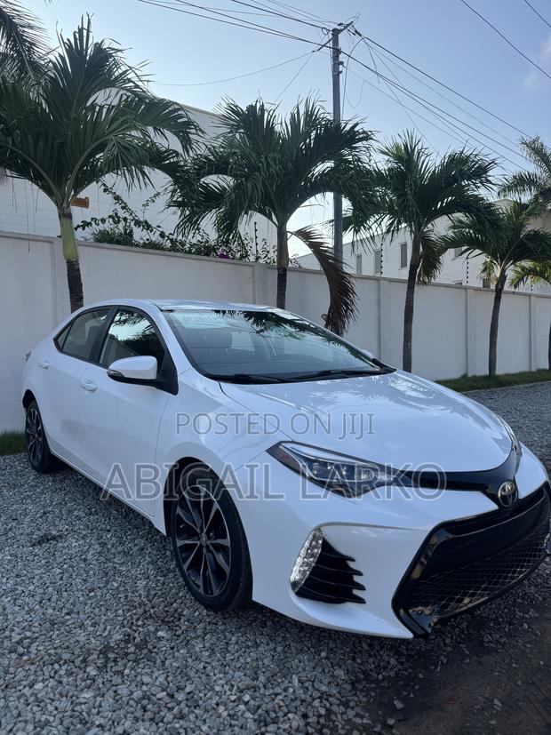 Toyota Corolla SE (1.8L 4cyl 2A) 2019 White