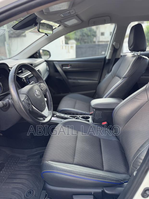 Toyota Corolla SE (1.8L 4cyl 2A) 2019 White