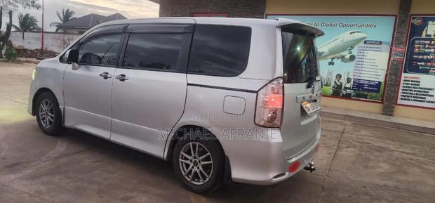 Toyota Voxy V 2WD 8-Seater 2012 Silver