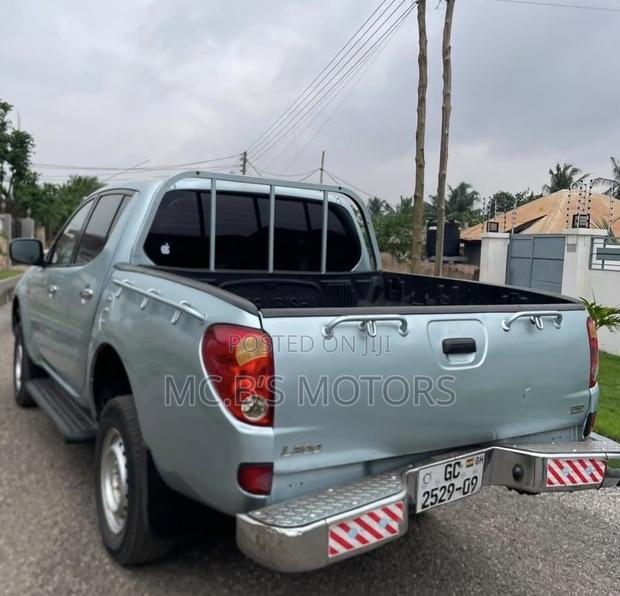 Mitsubishi L200 2009 Silver