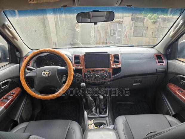 Toyota Hilux 2012 White