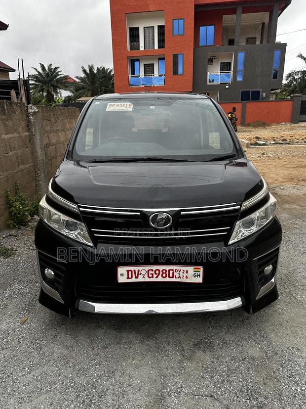Toyota Voxy 2014 Black