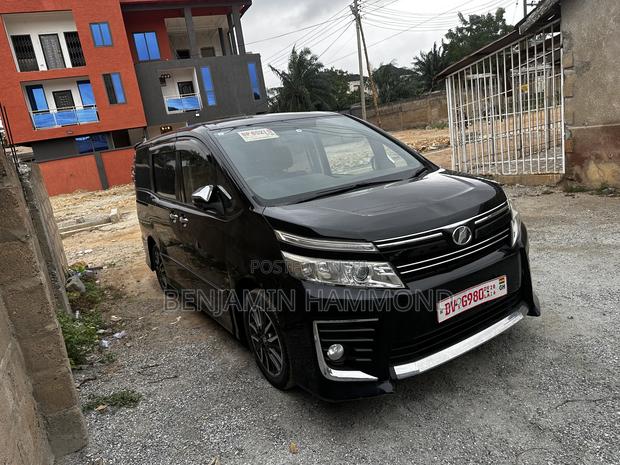 Toyota Voxy 2014 Black