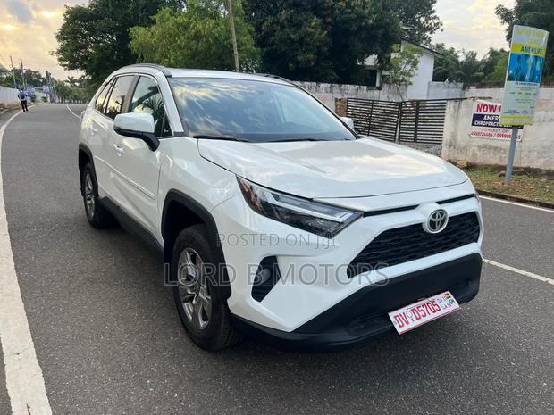 Toyota RAV4 2024 White