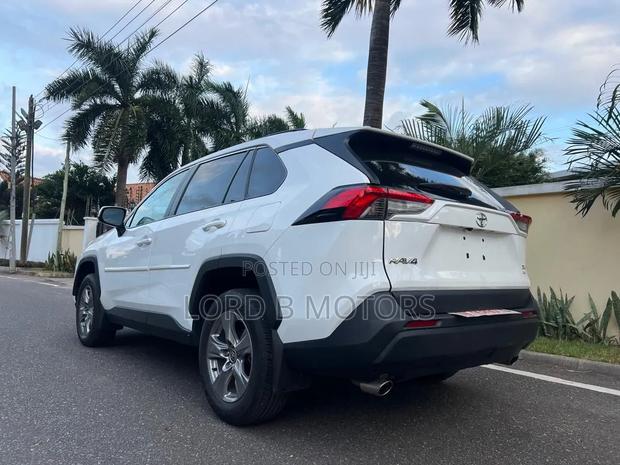 Toyota RAV4 2024 White