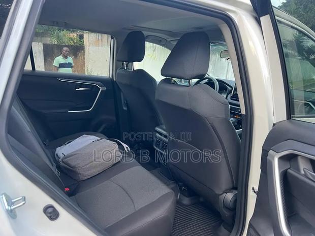 Toyota RAV4 2024 White