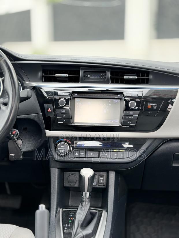 Toyota Corolla LE Premium 4dr Sedan (1.8L 4cyl CVT) 2016 Gray
