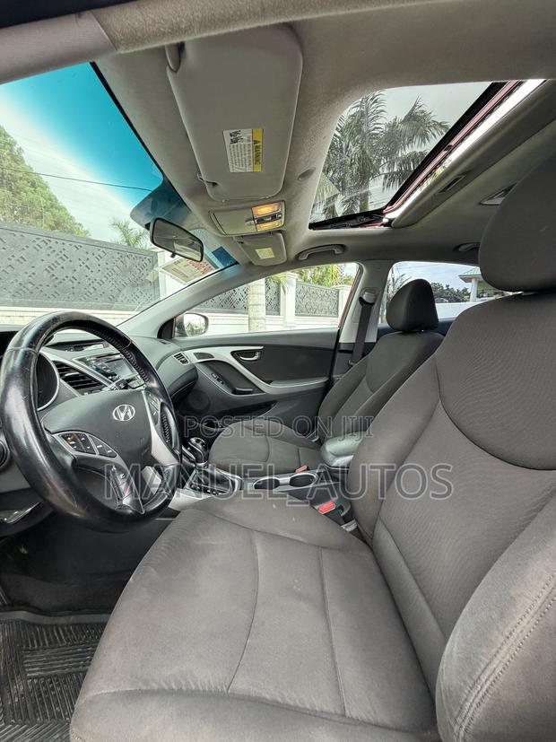 Hyundai Elantra SE Sedan FWD (1.8L 4cyl 6A) 2016 Red