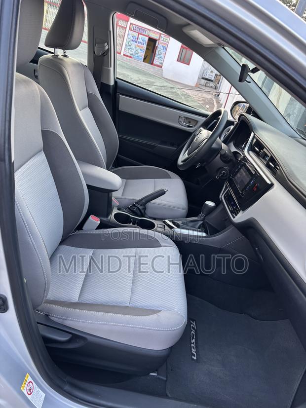Toyota Corolla LE Eco (1.8L 4cyl 2A) 2018 Silver