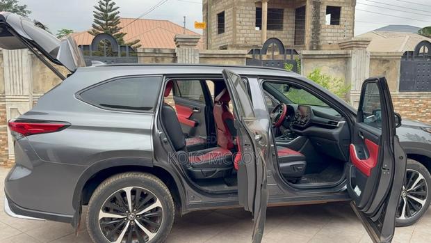 Toyota Highlander XSE AWD 2023 Silver