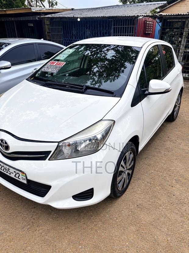 Toyota Vitz 2012 White