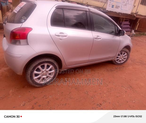 Toyota Vitz 2010 Silver