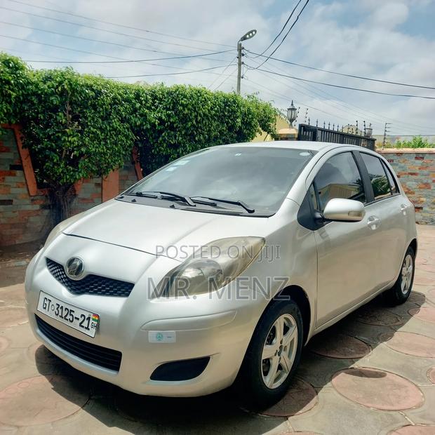 Toyota Vitz 1.0 FWD 3dr 2010 Silver